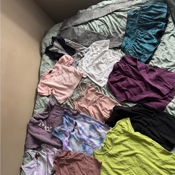 Clothes bundle - Picture 3 of 8